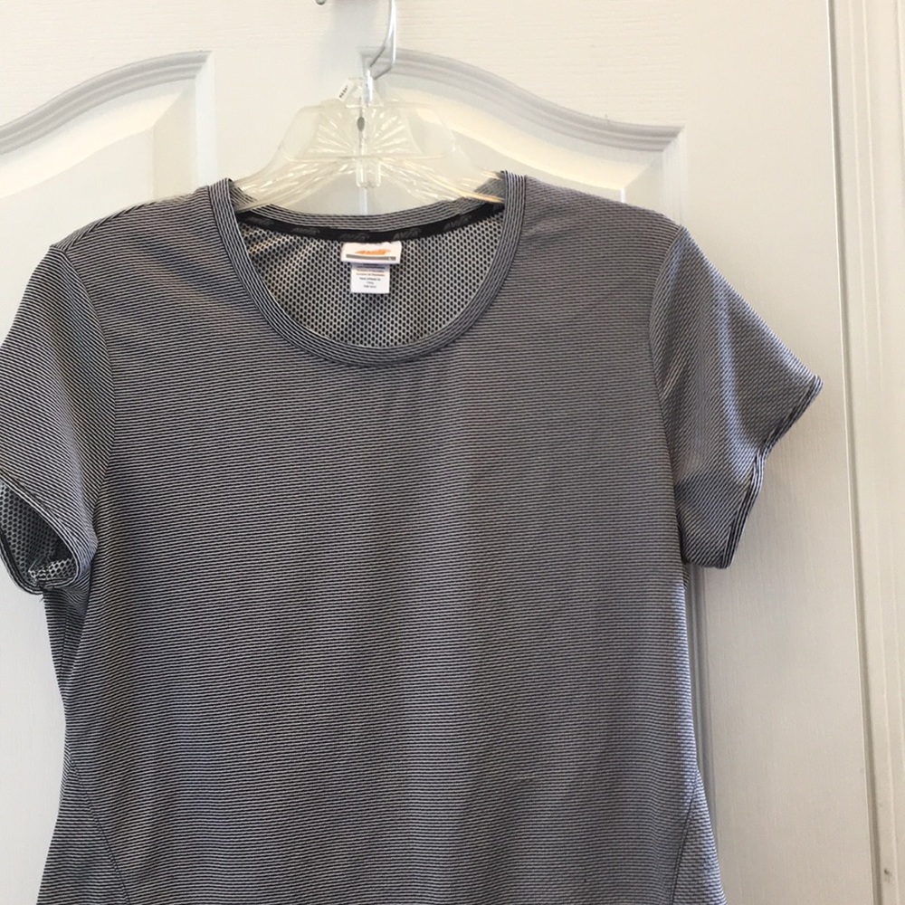 FINAL MARKDOWN Ladies Avia tee large